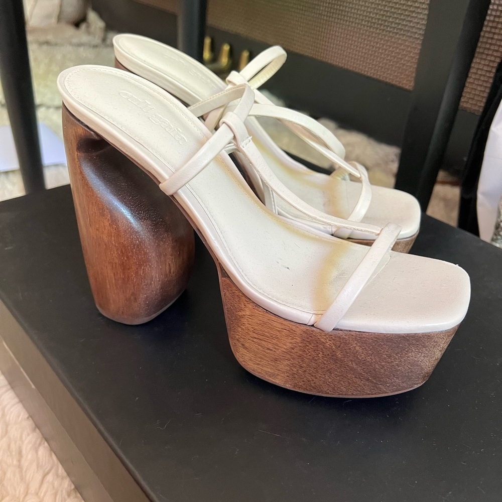 CULT GAIA - Chiara Off White Leather/Wood T-strap sandals - Sz 6